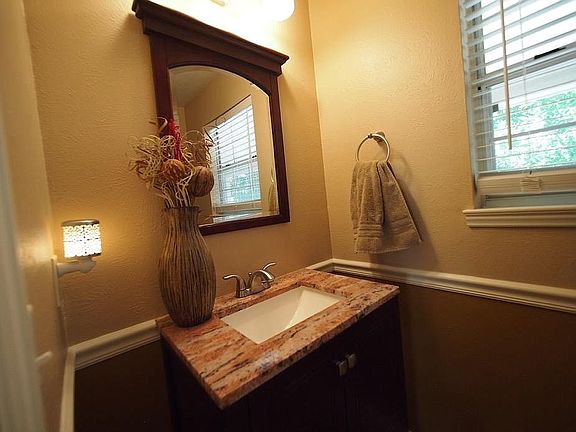half bath on main 