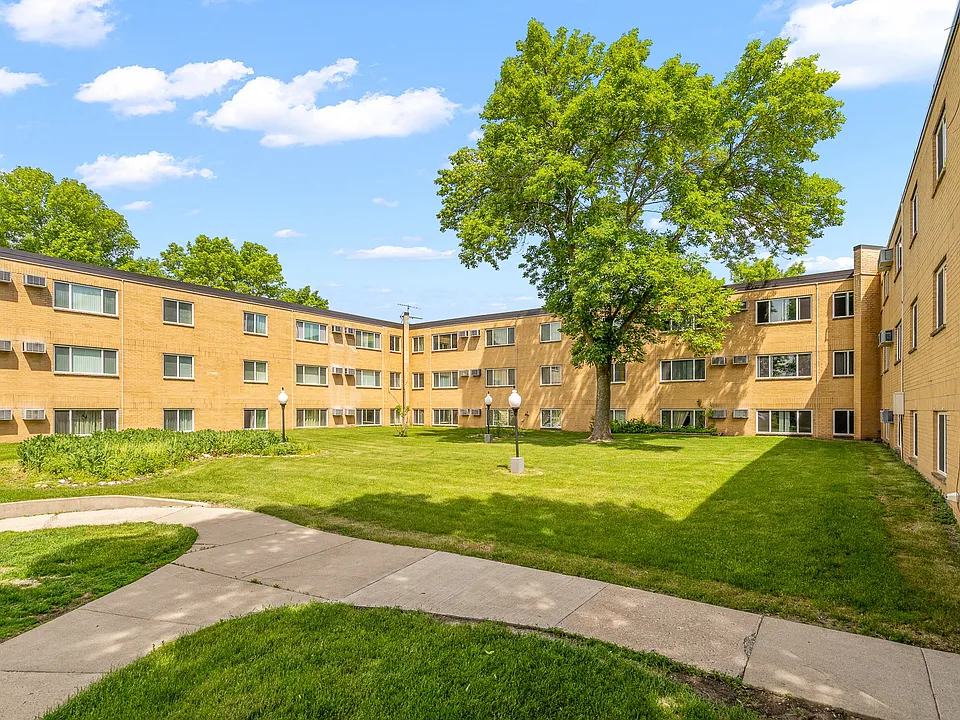 Golden Meadows Apartments