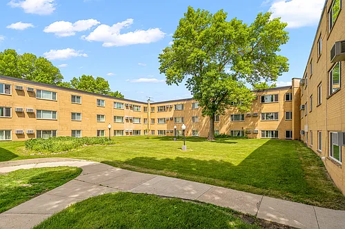 Golden Meadows Apartments Photo 1