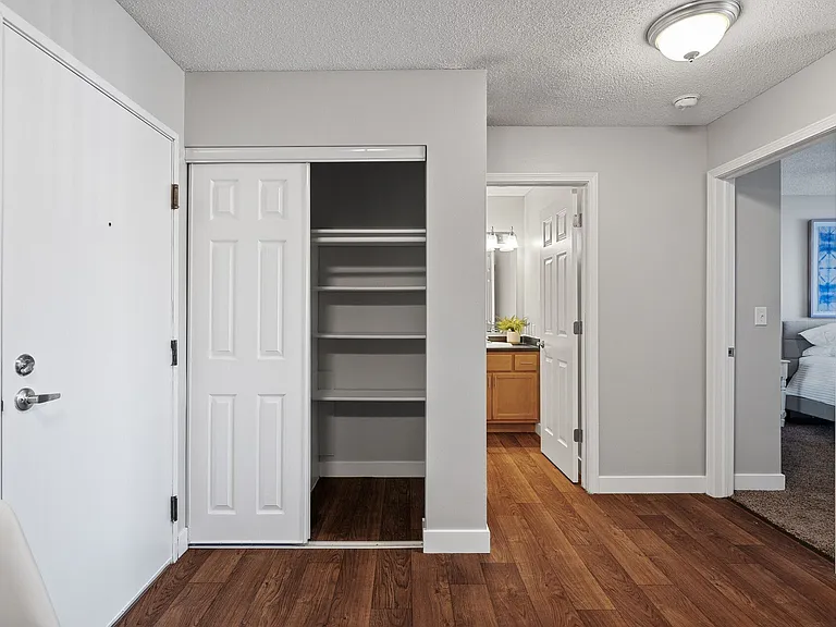 Lexington Hills Apartments — Photo 11