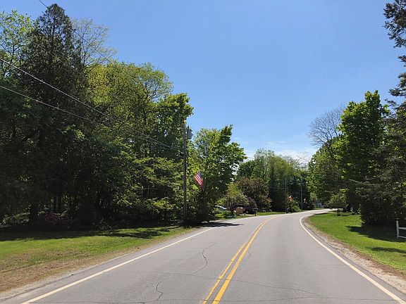 Exterior Neighborhood (street photo)