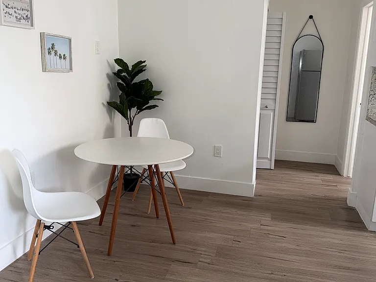 1029 SW 5th St #9 — Photo 11