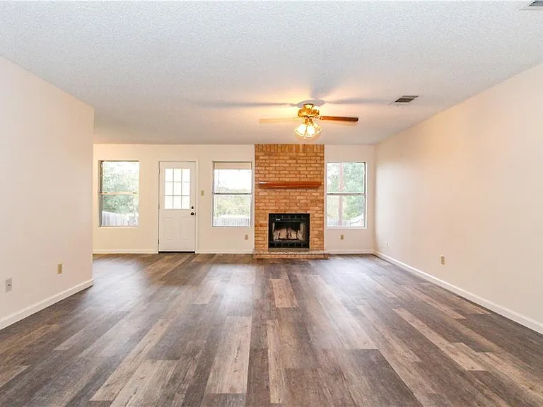 900 Sweetwater River Dr — Photo 3