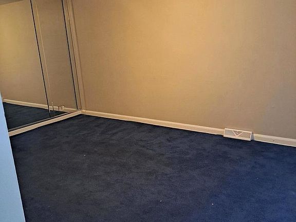 3rd image of 1121 Linden Ave
