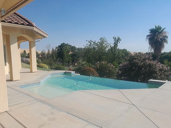 Sitting pool is perfect size to relax and enjoy the views.