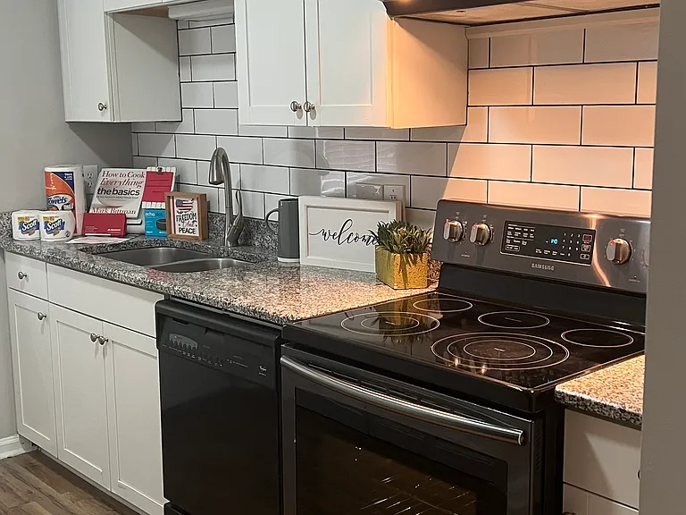 916 Wrenwood Ln — Photo 4