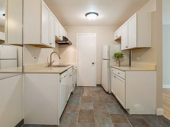 4th image of 680 E Liberty St APT 310