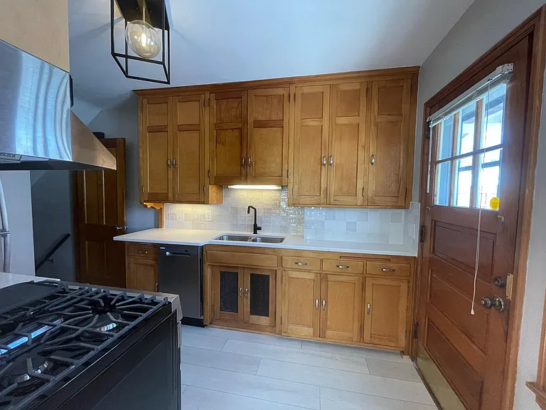 1933 Arthur St NE — Photo 3