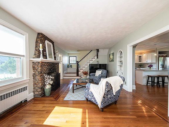 5th image of 32 Alexine Ave