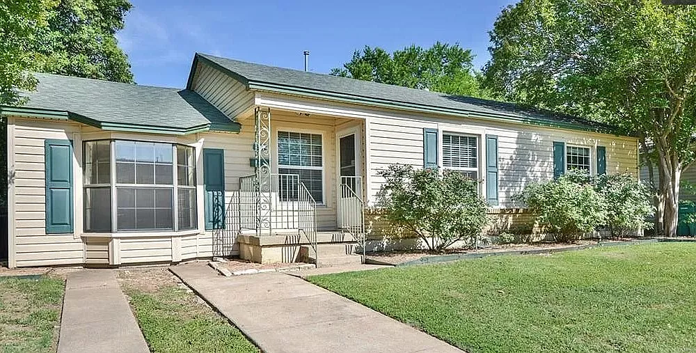 3 bed, 1100 sqft, $1,375 — Photo 2