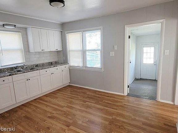 3rd image of 20535 Ridgemont Rd