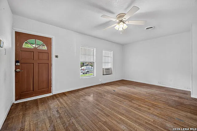3 bed, 1.0 bath, 1252 sqft, $1,375 — Photo 4