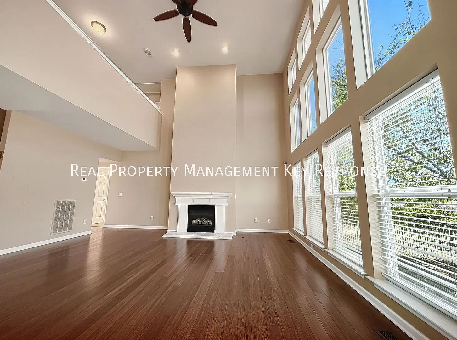Beautiful 4-Bedroom Home with Two-Story Living Room, Main-Level Primary Suite, Community Pool & U... — Photo 4