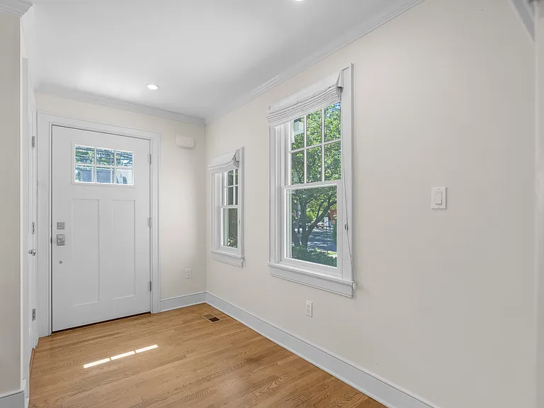 26 Vanderburgh Ave — Photo 3