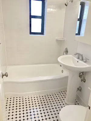 Rented by Silverstreet RE LLC | media 9