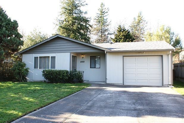 2nd image of 2908 Alderwood Ave