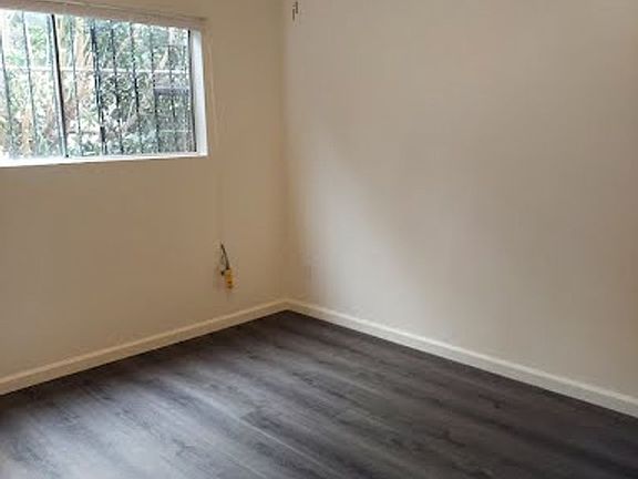 3rd image of 1446 W 29th St Unit 1/2