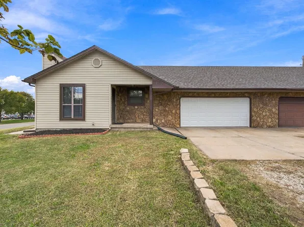 200 E Blue St, Benton, KS 67017