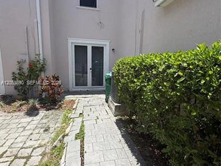 17089 SW 93rd St #Townhouse 17089 — Photo 4