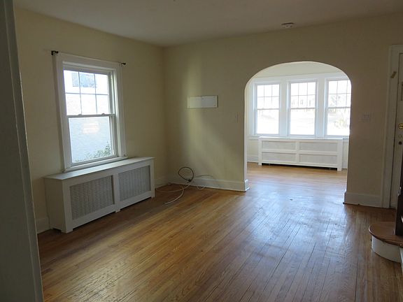 3rd image of 22 Edward St