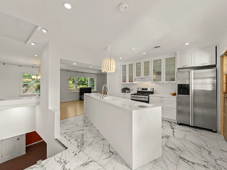 354 Indian Dr — Photo 2