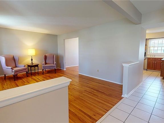 3rd image of 26801 Chapel Hill Dr