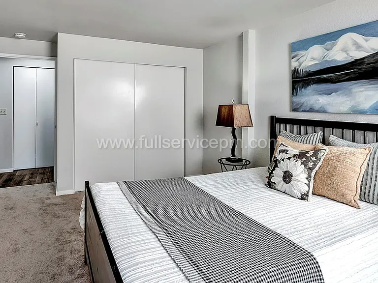 9416 1st Ave NE #108 — Photo 10