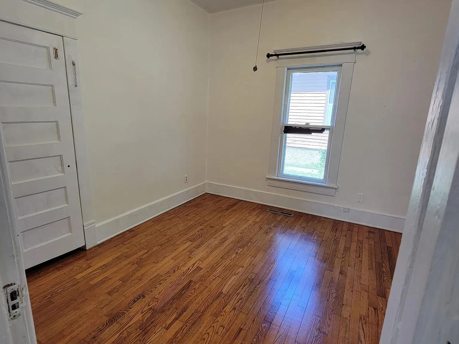3 bed, 1200 sqft, $1,200 — Photo 3
