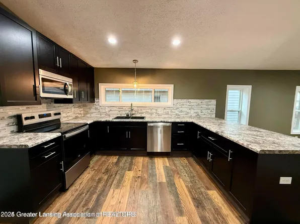 365 E Main St, Springport, MI 49284