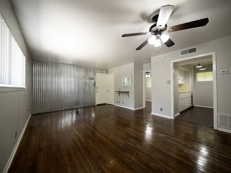 804 N Locust St — Photo 1