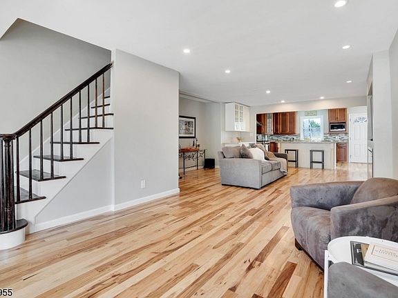 5th image of 332 Haven Ave