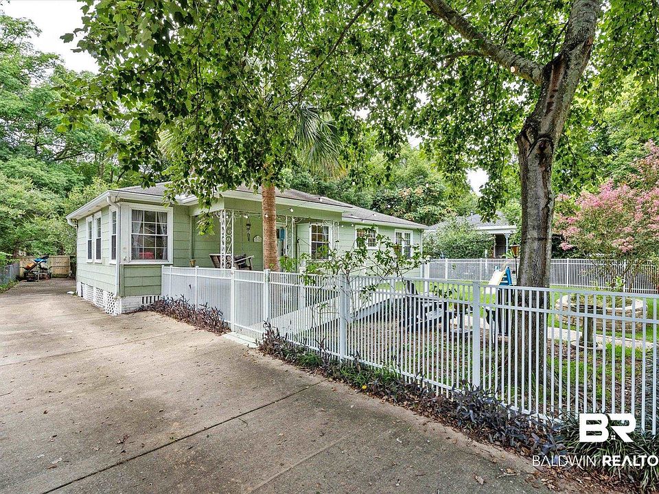1st image of 270 Pinehill Dr