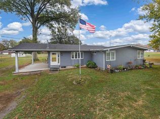 816 S Elm St, Sesser, IL 62884