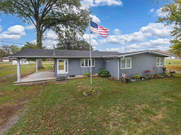 816 S Elm St, Sesser, IL 62884