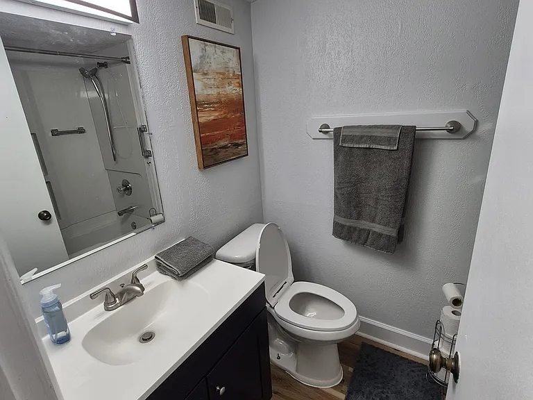 327 Laurens St SW #E10 — Photo 9