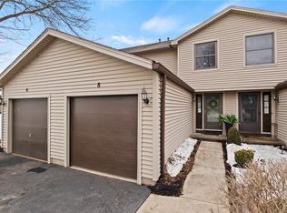 8 Devonshire Cir, Penfield, NY 14526
