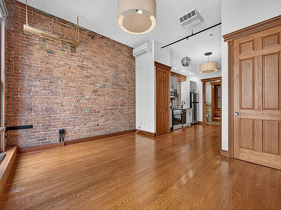4th image of 130 W 10th St #2A