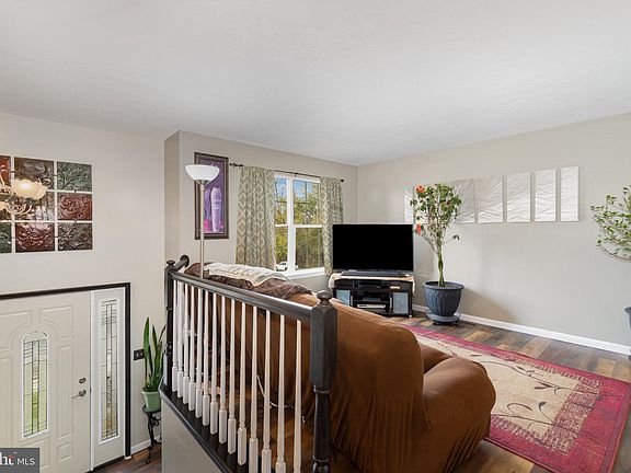 5th image of 165 Quail Dr