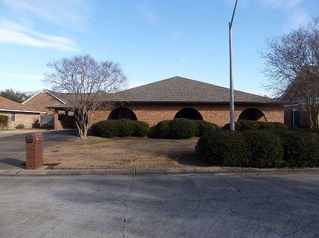 1st image of 4920 Oak Alley Blvd