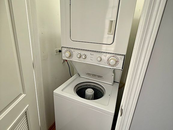 5th image of 3328 N Kenmore Ave