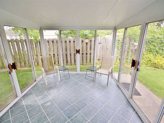 5th image of 25 Windy Hill Dr