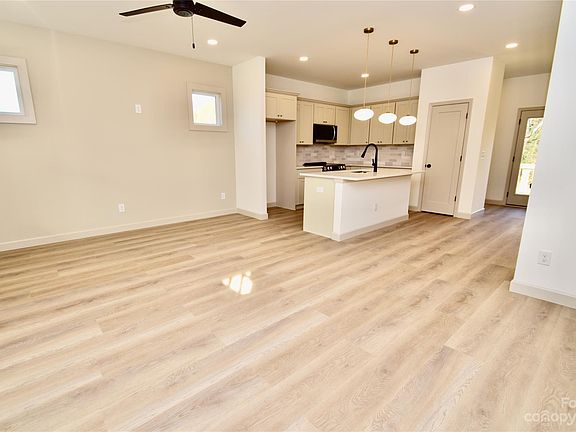 3rd image of 1002 N Oakwood St