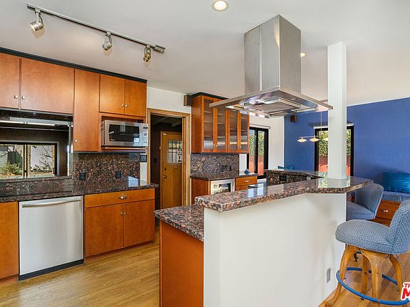 4th image of 6509 W 87th St