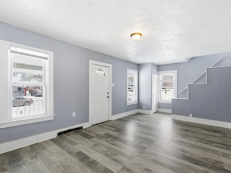 669 Winans Ave — Photo 4