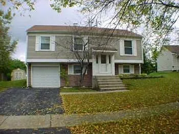 319 E Country Dr photo 1