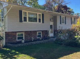 8 Rayland Rd, Newburgh, NY 12550