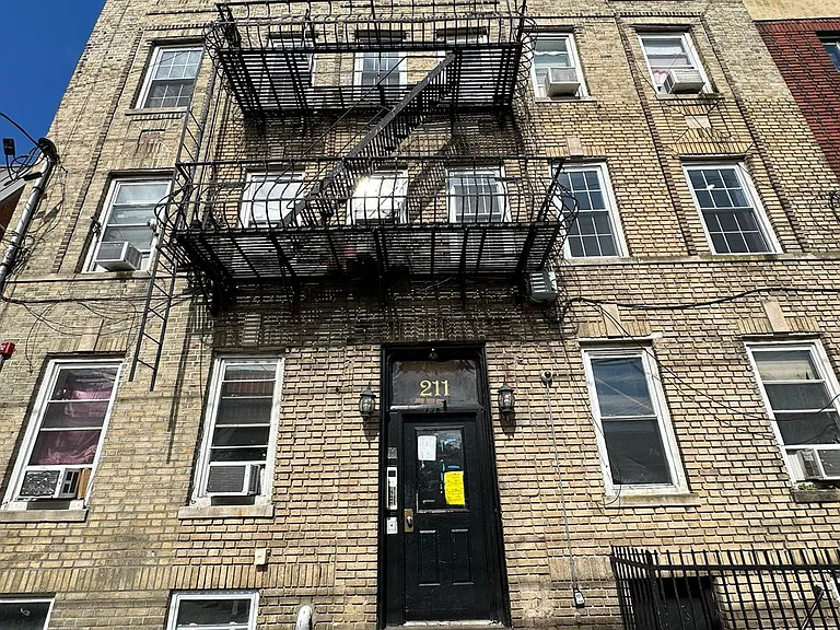 211 Woodward St #12 — Photo 12