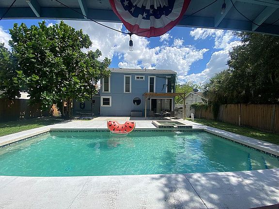 2nd image of 4701 Linwood St