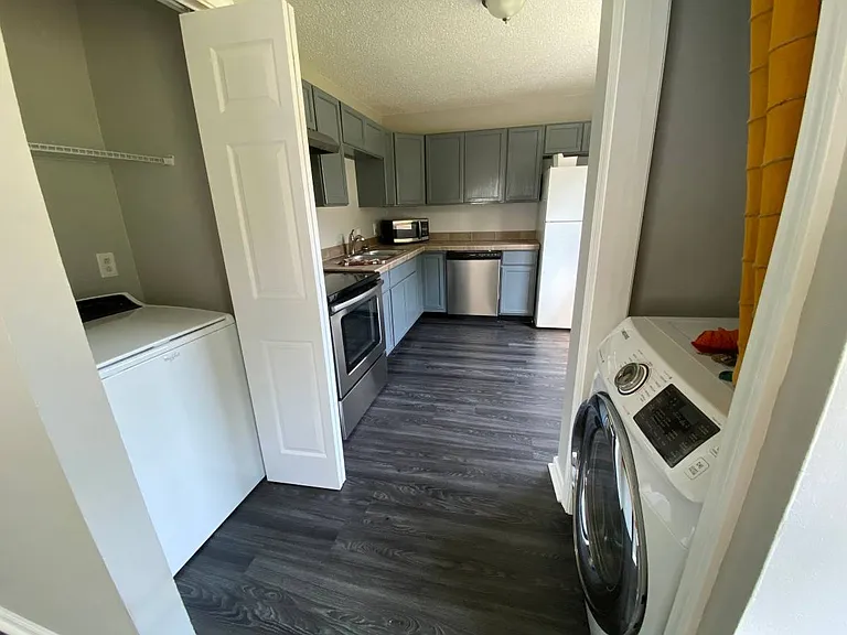 2313 Oak Ct #2313 — Photo 2