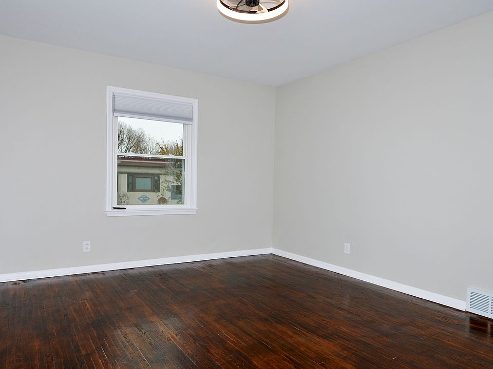 1st image of 923 Oliver Ave N #2